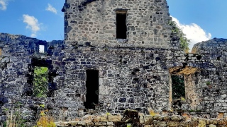Ruines de  l'Abbaye de Mazan. - PLATEAU ARDECHOIS