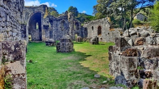 Ruines de  l'Abbaye de Mazan. - PLATEAU ARDECHOIS